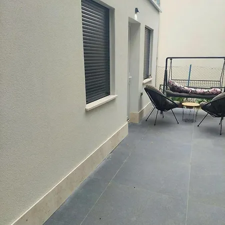 Easy Apartment
